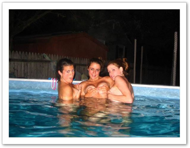 seins nus à la piscine